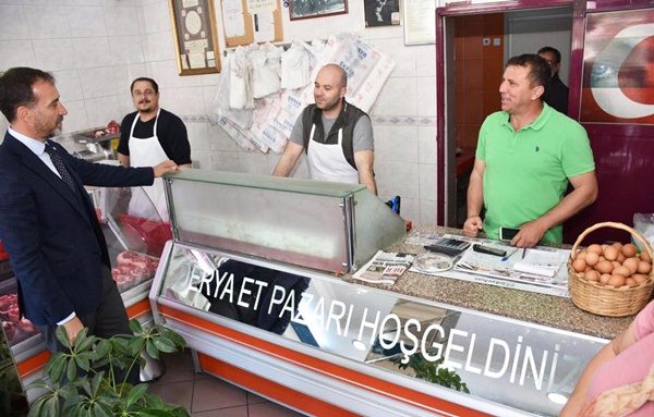 Sokağın nabzını tutmayı ihmal etmiyor