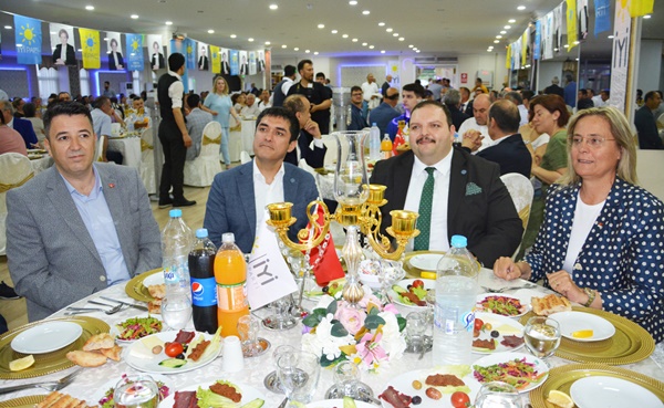 Buğra Kavuncu, İYİ Parti iftarındaydı