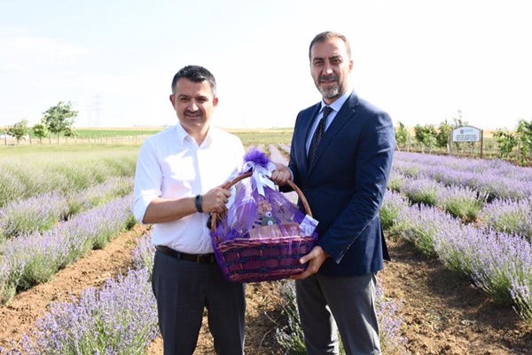 Tarım Bakanı TÜRAM’ı ziyaret etti, mahalleleri gezdi