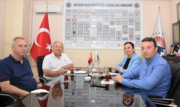 AK Partililerden, SİAD’a ziyaret