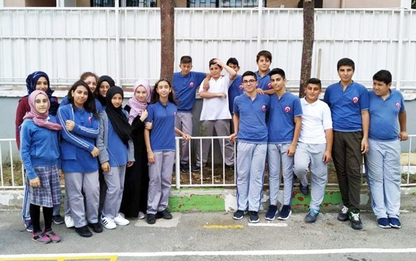 Onlar da fidanlarını dikti