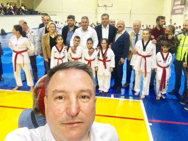 142 sporcu kuşak atladı