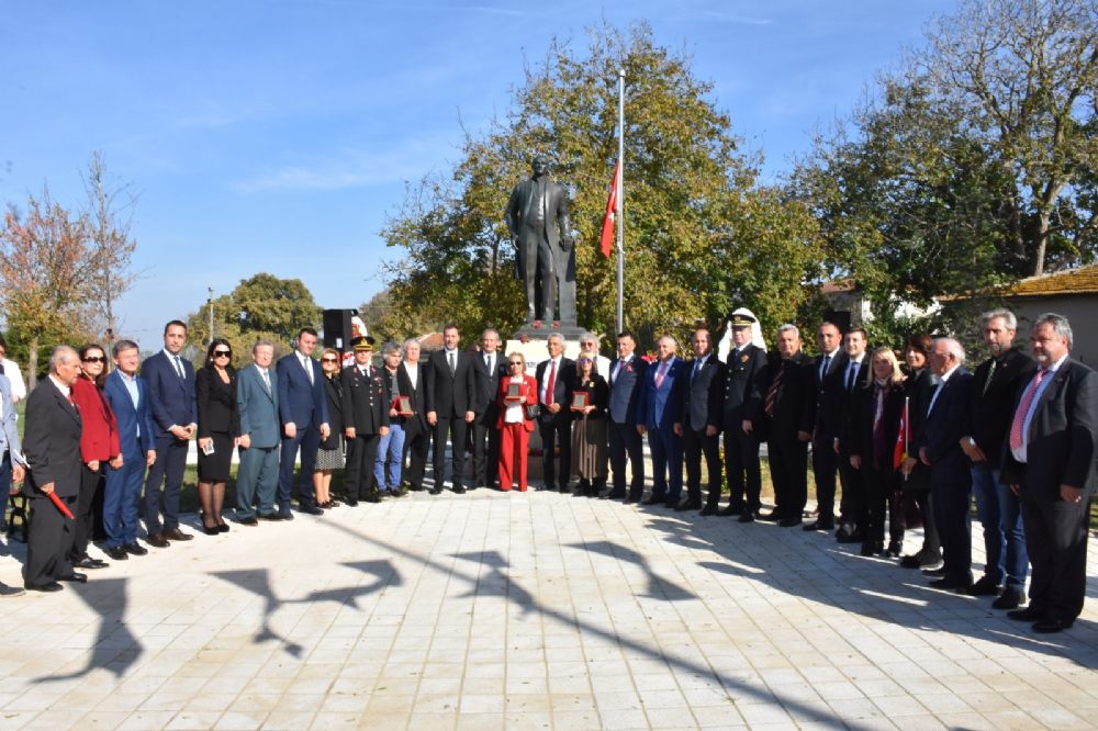 Arakelyan çiftinden Bekirli’ye Atatürk büstü