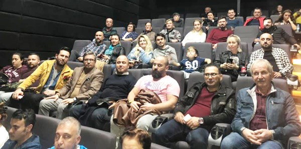 Göçmenler, Cep Herkülü: Naim Süleymanoğlu’nu izlediler