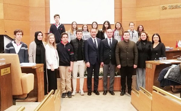Nazmi Arıkan öğrencileri meclisi takip etti