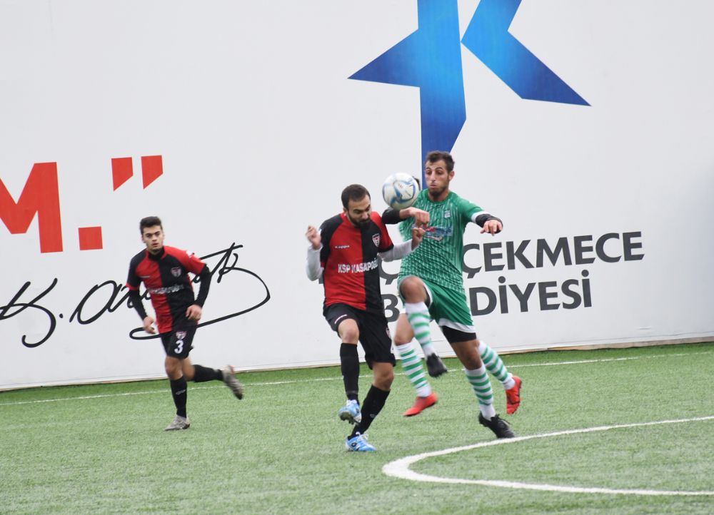 YEŞİLOVA ESNAFSPOR, LİDERLİĞİNİ SÜRDÜRDÜ 2-1