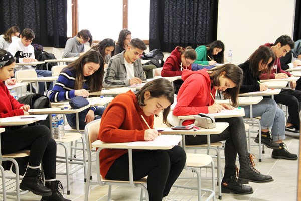 TYT Deneme Sınavı’na 872 öğrenci katıldı