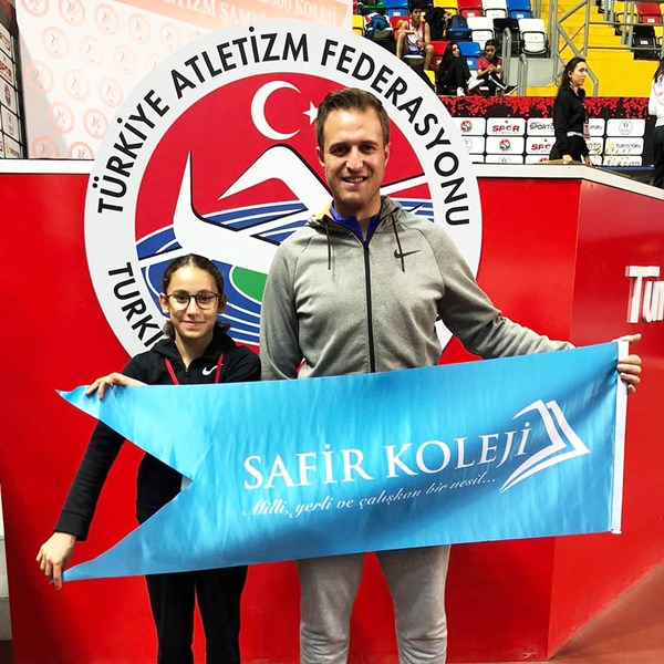 Safir öğrencisinin atletizm başarısı