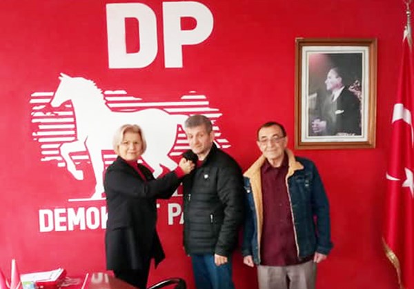 Demokratlara katılımlar devam ediyor