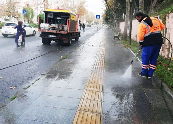 Cadde yıkama çalışmaları devam ediyor