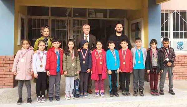 Sek Sek Oyunu birincileri madalyalarını aldı