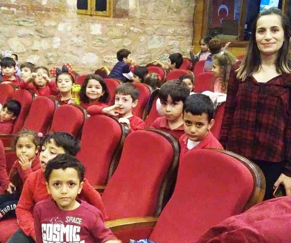 Birçoğu tiyatroyla ilk kez tanıştı