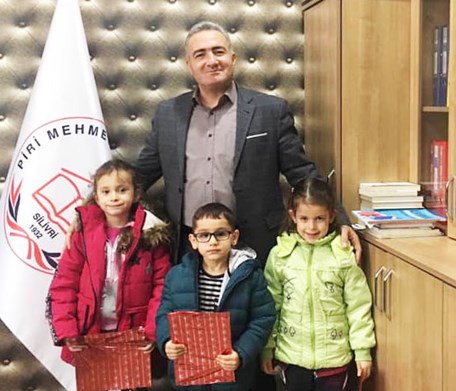 En güzel masal okuyan öğrenciler ödüllendirildi