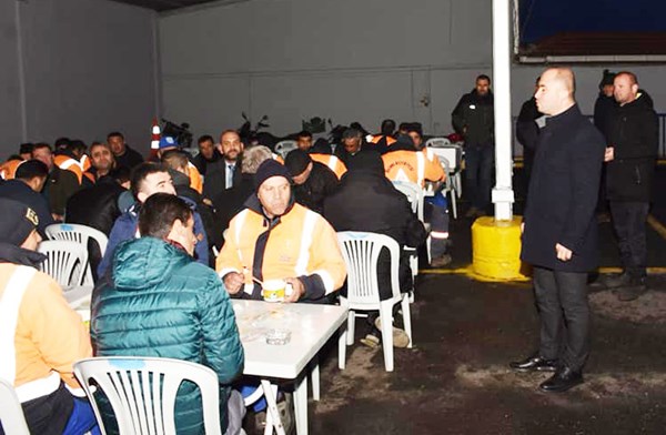 MHP’den temizlik işçilerine çorba ikramı