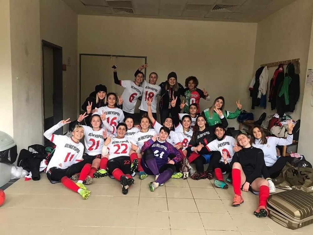 Alibeyli kızlar lider devirir 2-1