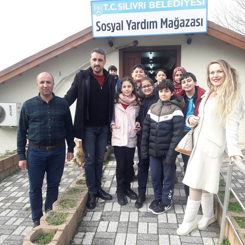 Sosyal Yardım Mağazası’na Safir Koleji’nden destek