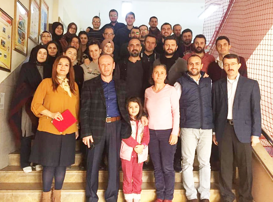 Yunus Emre Ortaokulu öğretmenlerini uğurladı