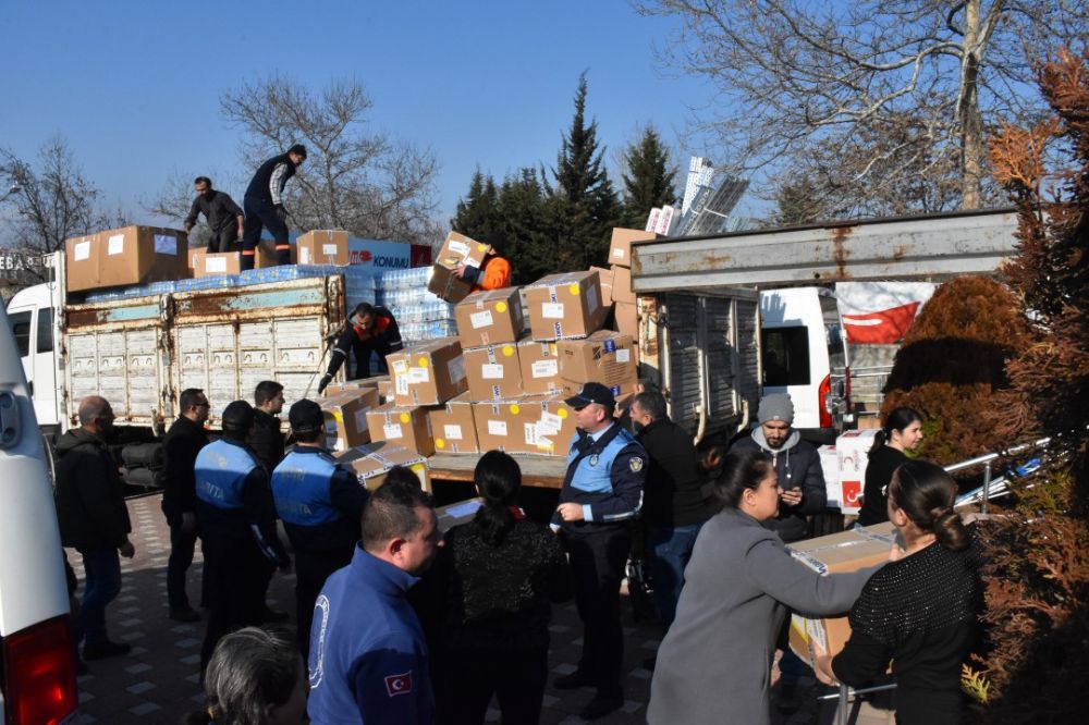 11 Bin parça yardım malzemesi yola çıktı