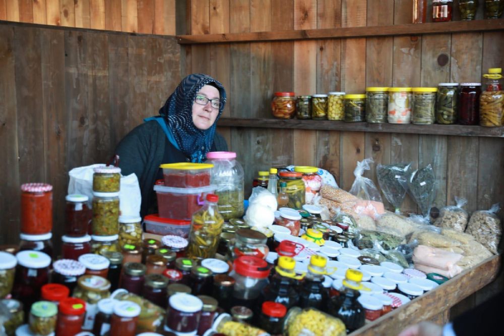 Köy Pazarı yeni yerinde hizmete başladı