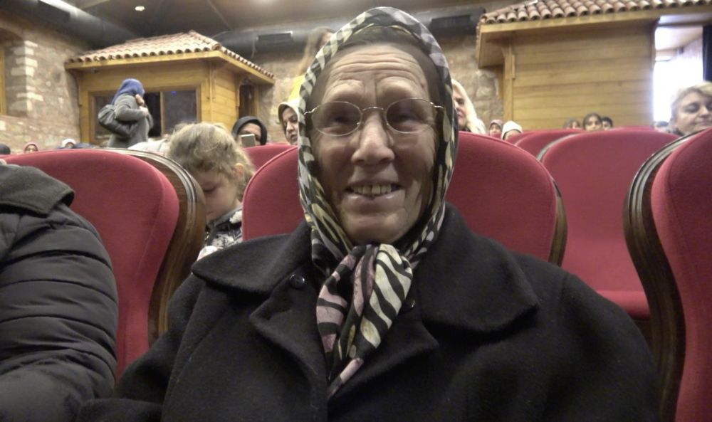 72 yaşında tiyatro ile tanıştı