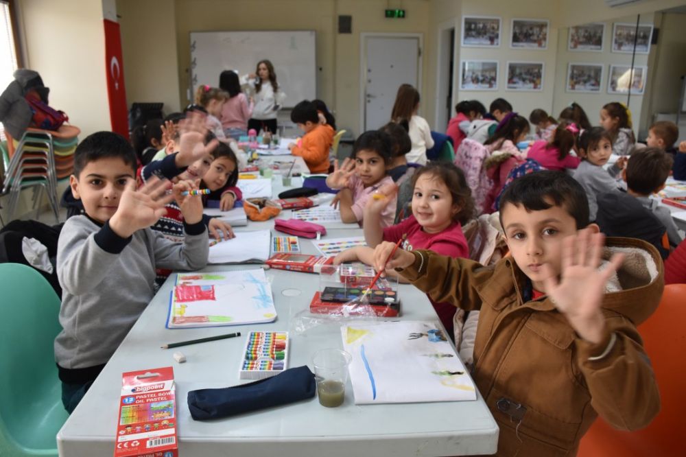 Resim yapmanın inceliklerini öğreniyorlar