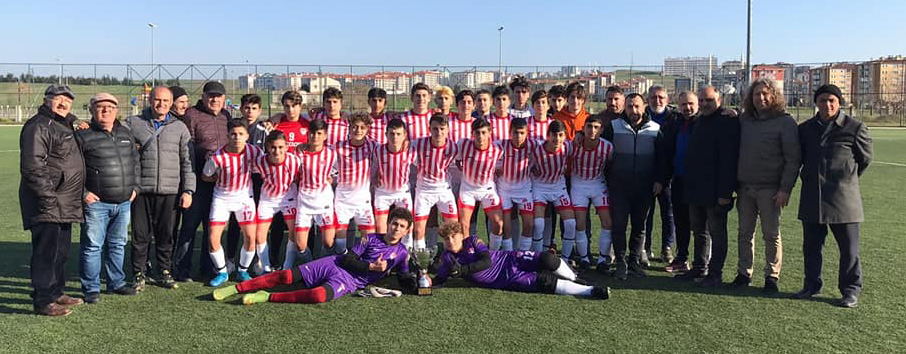 Silivrispor U-15 takımı kupasına kavuştu