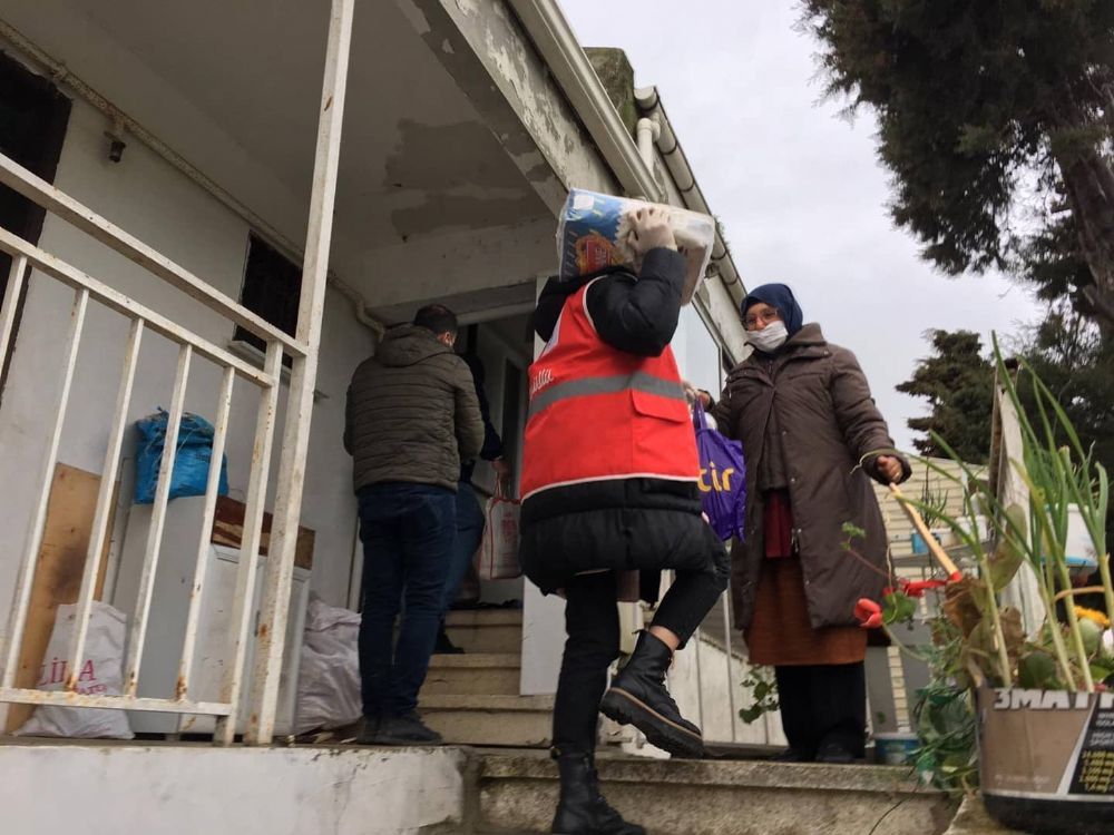 Türk Kızılayı Silivri gönüllerinden yardım