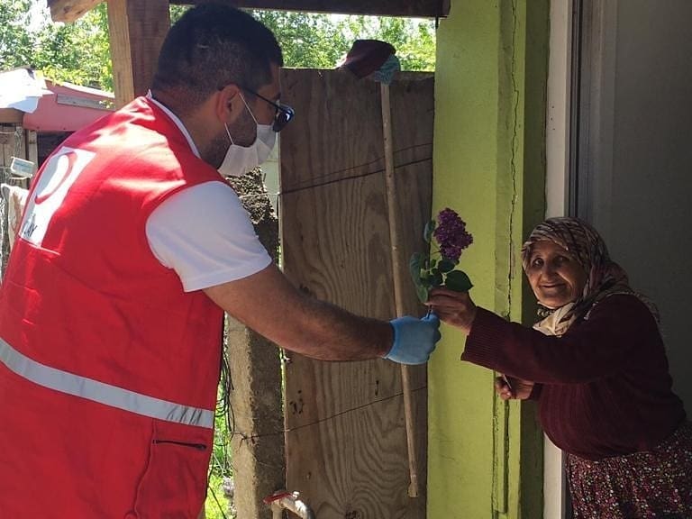 Kızılay Silivri Şubesi yardımlarını sürdürüyor