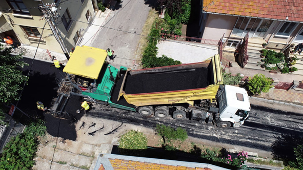 Silivri de dahil İstanbul’un 39 ilçesinde yolların yenilenmesi sürüyor