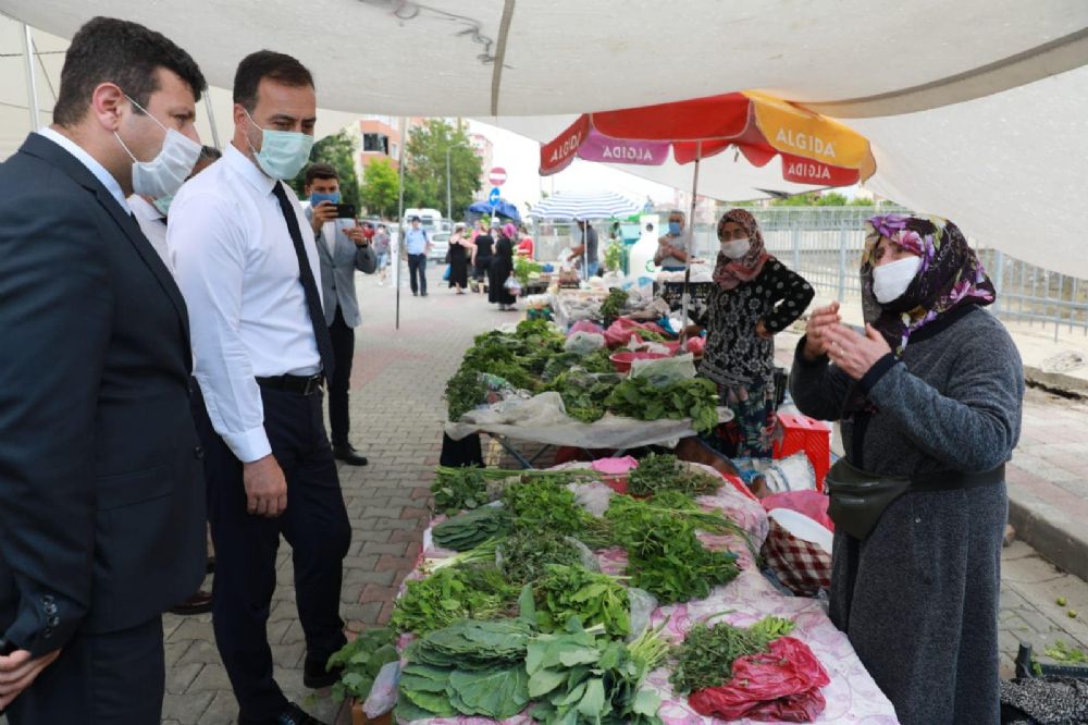 Başkan Yılmaz, Perşembe Pazarını gezdi