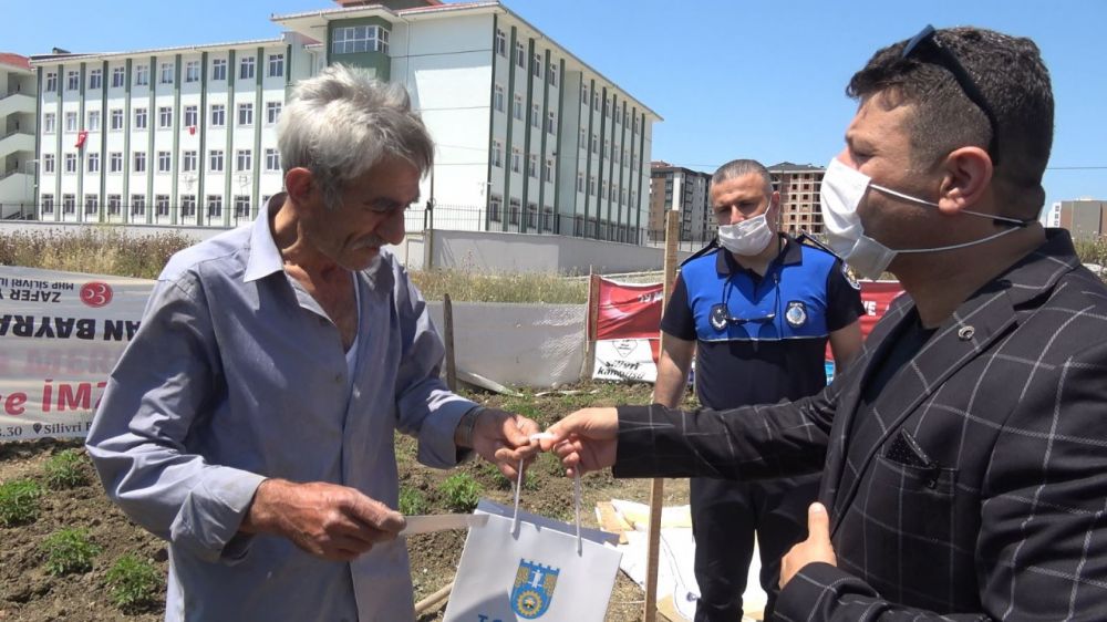 Silivri Belediyesinden şehit babalarına anlamlı ziyaret