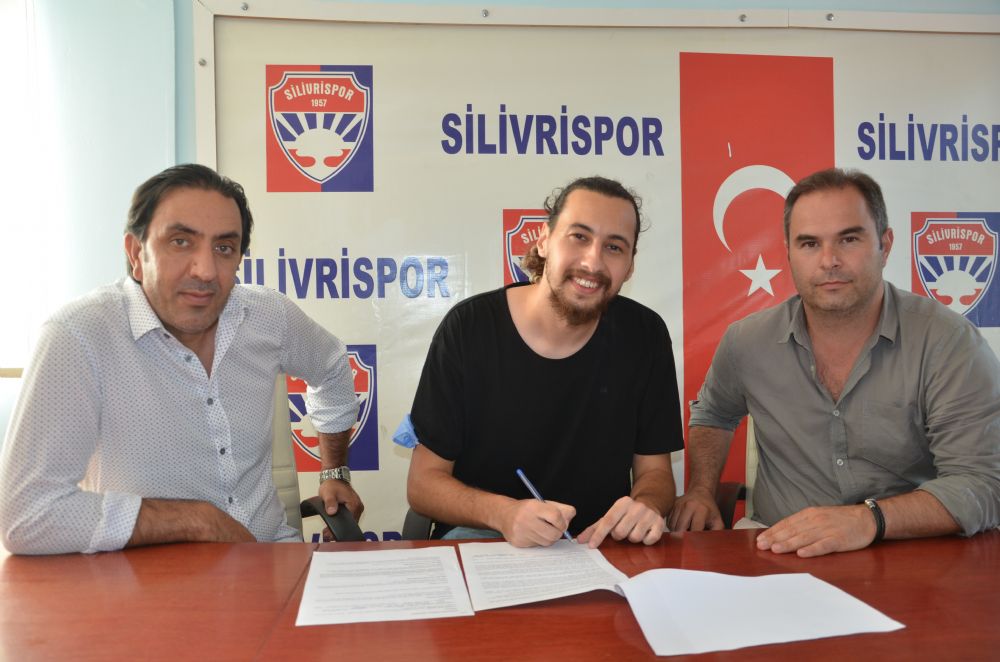 Genç kaleci Mert, Silivrispor ile devam