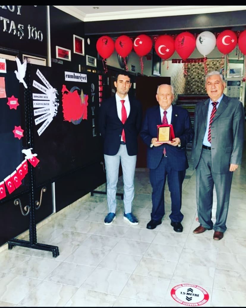 Öztaş Ortaokulu, eğitim gönüllülerini onurlandırdı