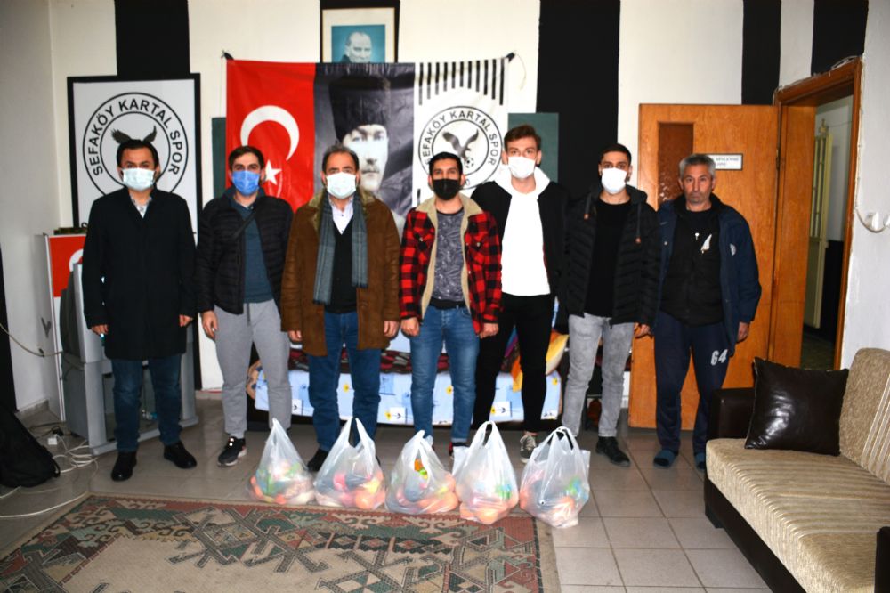 Sefaköy Kartalspor futbolcularını unutmadı