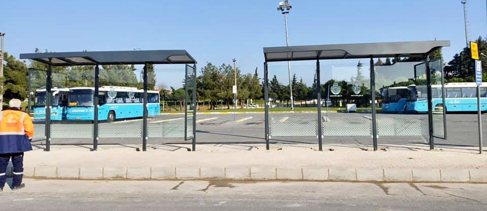 Kapalı otobüs durakları monte ediliyor