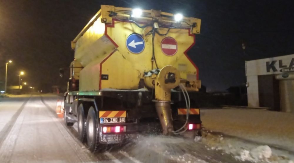 Silivri Belediyesinden yoğun kar mesaisi