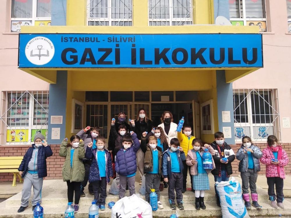 Gazi İlkokulu miniklerinden “Mavi Kapak” projesine destek