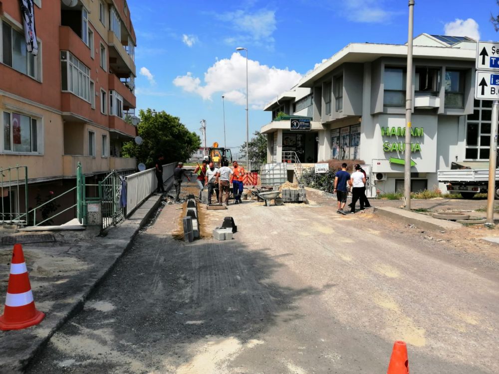 Yol ve kaldırım tamiratları sürüyor