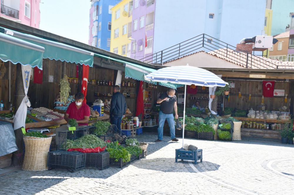 Yazlık ürünler Silivri Köy Pazarı’nda yerini aldı