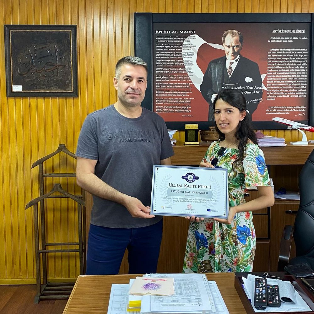 Ertuğrul Gazi Ortaokulu Ulusal Kalite Etiketi ile ödüllendirildi