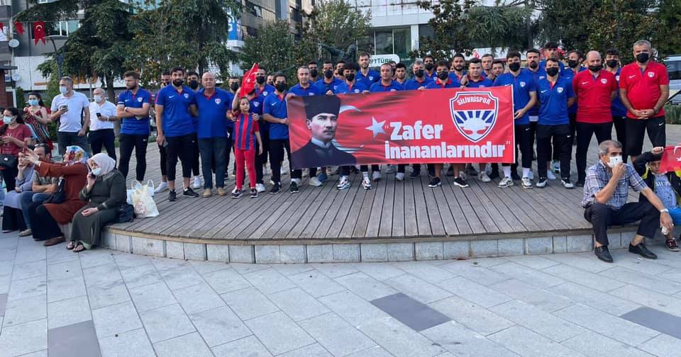 Silivrispor’dan Zafer bayramı yürüyüşüne büyük destek