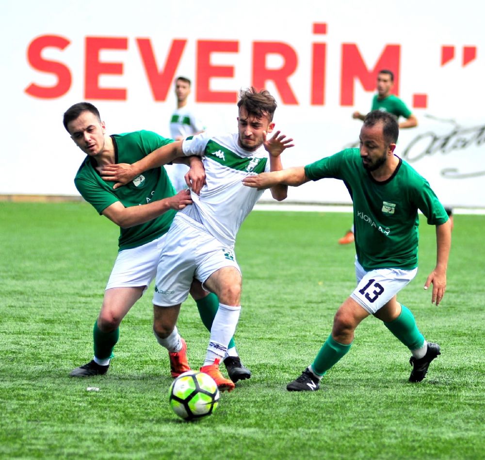 Küçükçekmecespor, Yeşilova Esnaf’ı 3-2 ile geçti