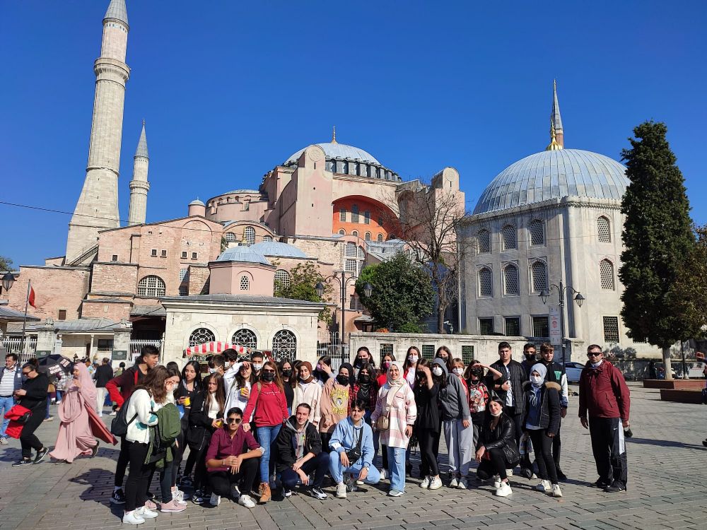 Necip Sarıbekir Lisesi öğrencileri İstanbul gezine katıldı