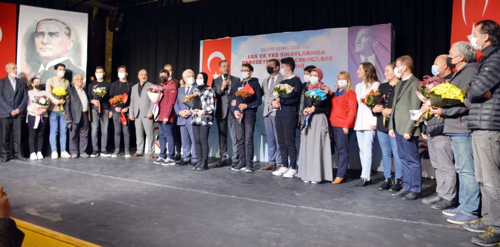 Silivri Belediyesi, LGS ve YKS Birincilerini ödüllendirdi