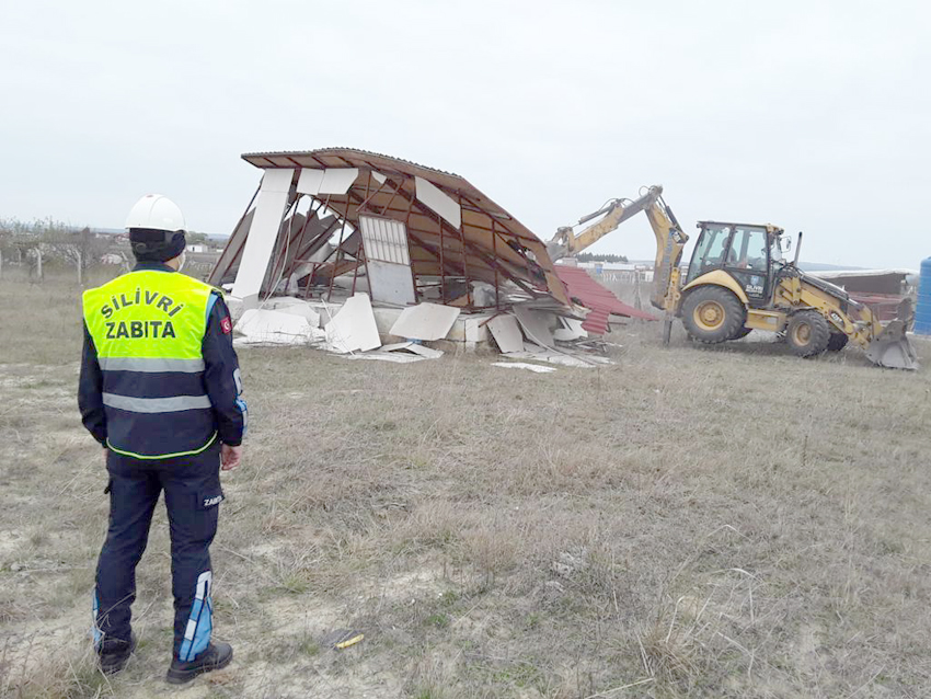 Kaçak yıkımlarına Büyükçavuşlu’da devam edildi