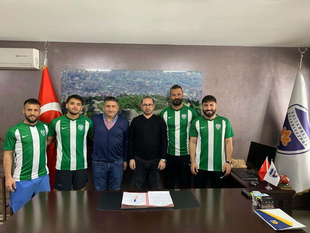 Sultanbeyli Belediyespor'da 5 kişi gitti, 4 kişi geldi