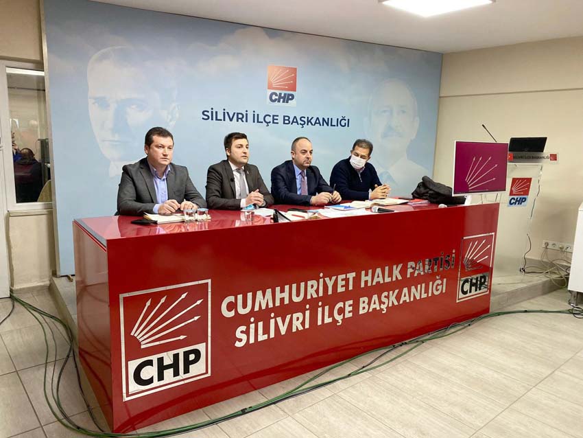 “Gidiyor tiran, geliyor gelmekte olan”