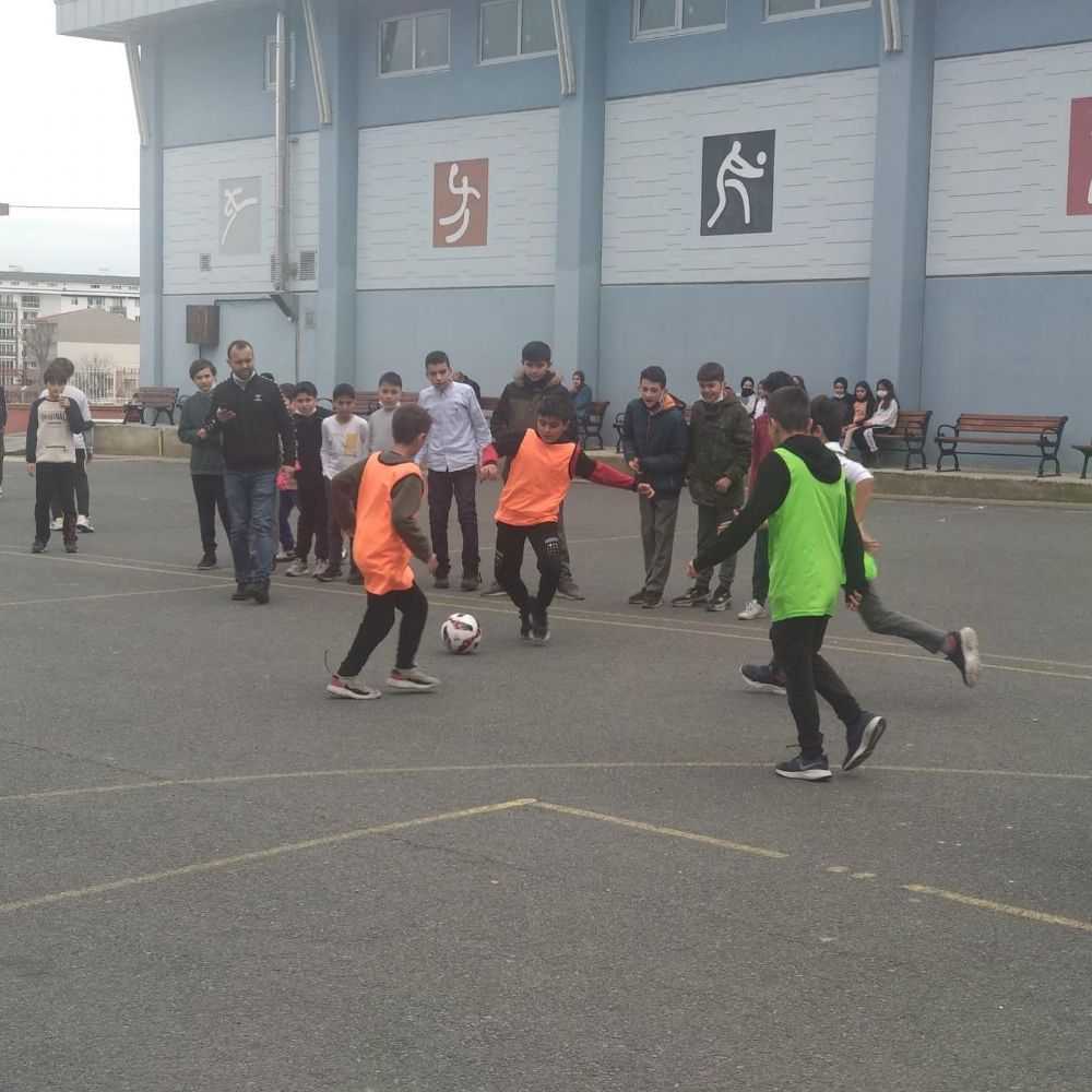 Yunus Emre Ortaokulu Futbol Turnuvası başladı