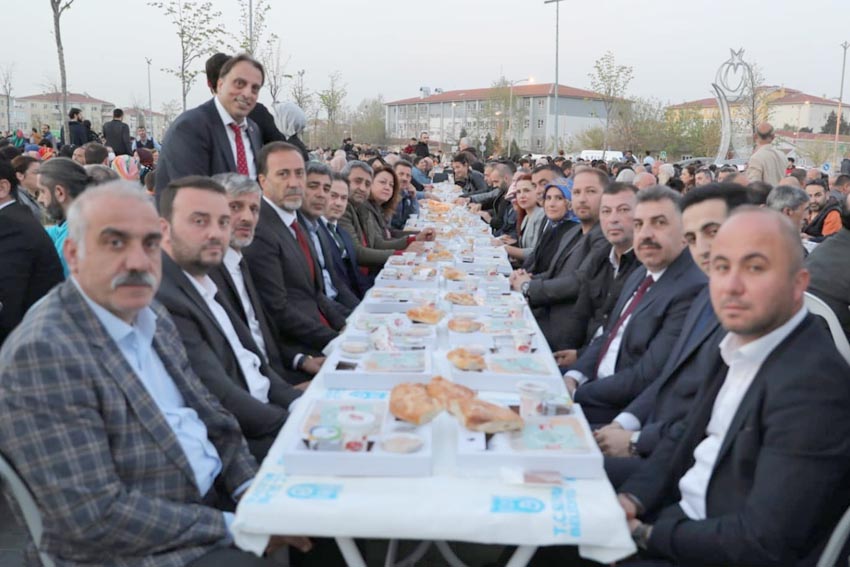 Anadolu İl Derneleri Birliğinden iftar yemeği