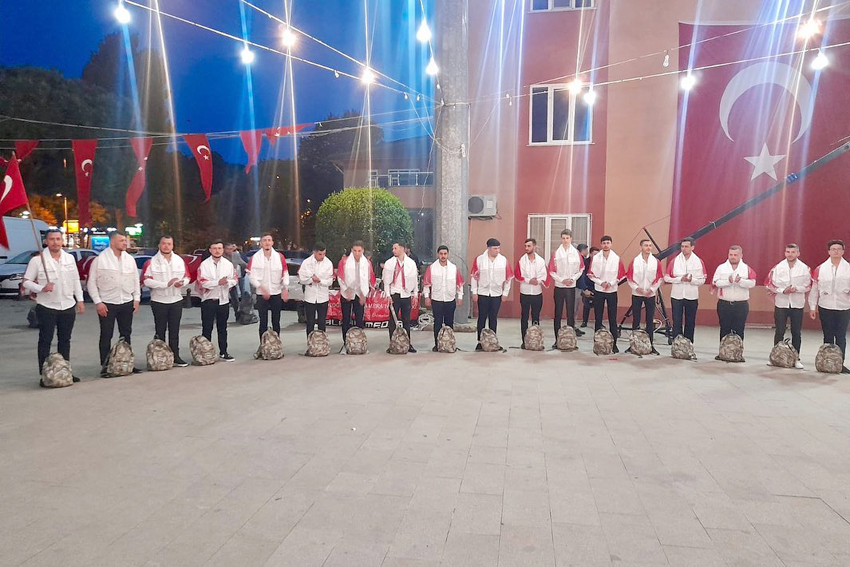 Değirmenköylü gençler askere uğurlandı